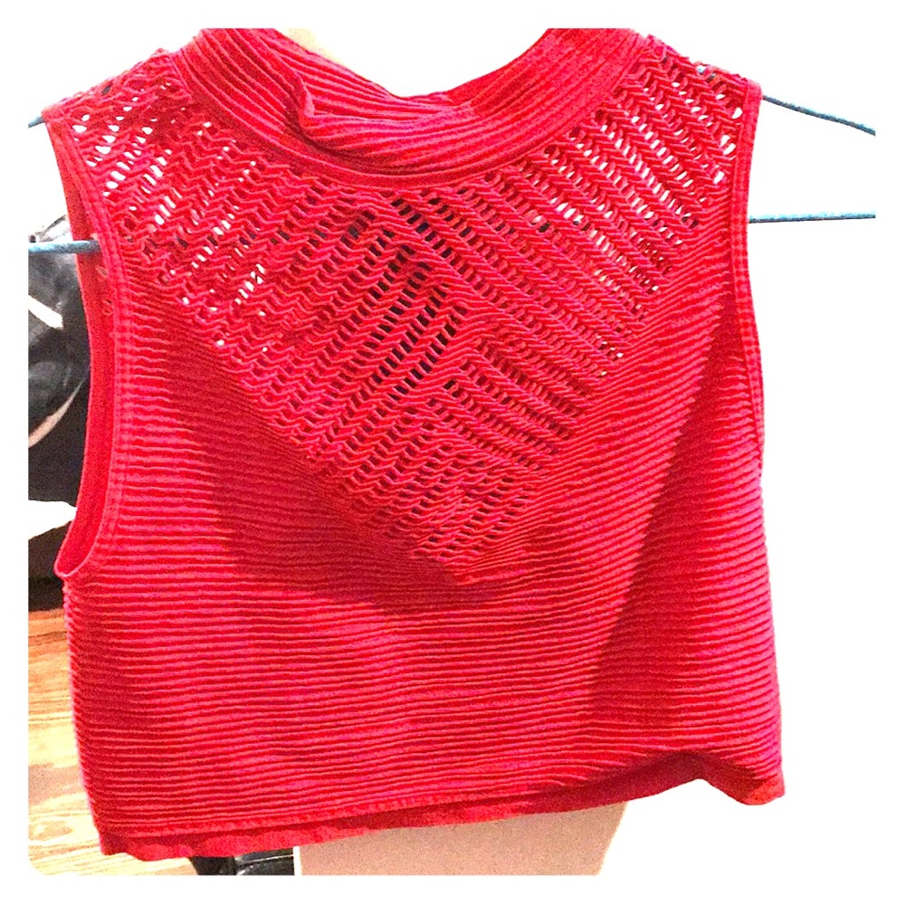 Bebe red crop!